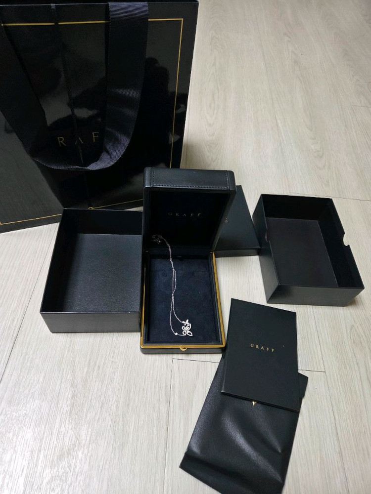 그라프 더블 버터플라이 목걸이 25년식 팝니다 이미지