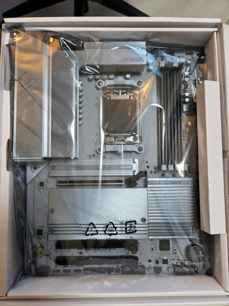 GIGABYTE B650 AORUS ELITE AX ICE 제이씨현--1