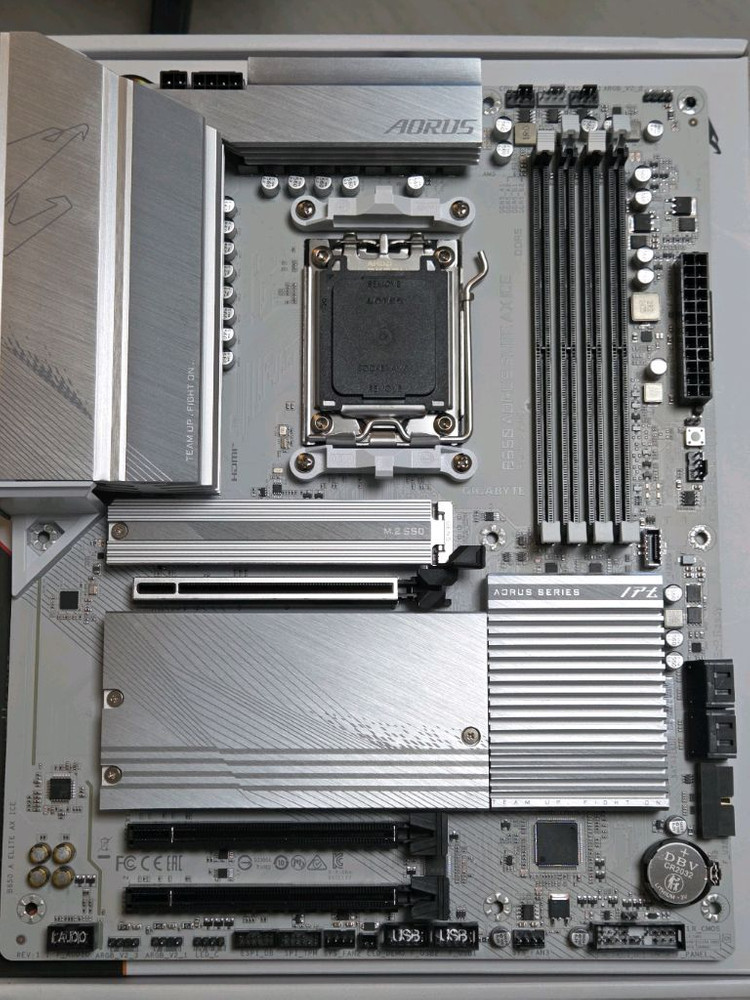 GIGABYTE B650 AORUS ELITE AX ICE 제이씨현--2