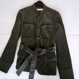 카키색 벨벳 벨트 양가죽 배색 여성 자켓 이미지