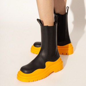 새상품 보테가 베네타 타이어 첼시 부츠 블랙 탠저린