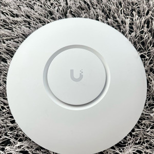 unifi 유니파이 U6+ 및 4포트 스위칭 허브 Flex Mini 판매합니다.