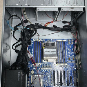 에픽 EPYC 7261 MZ32-AR0 CLN0222 ANTEC 1300W