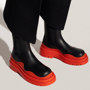 새상품 보테가 베네타 타이어 첼시 부츠 블랙 선버스트