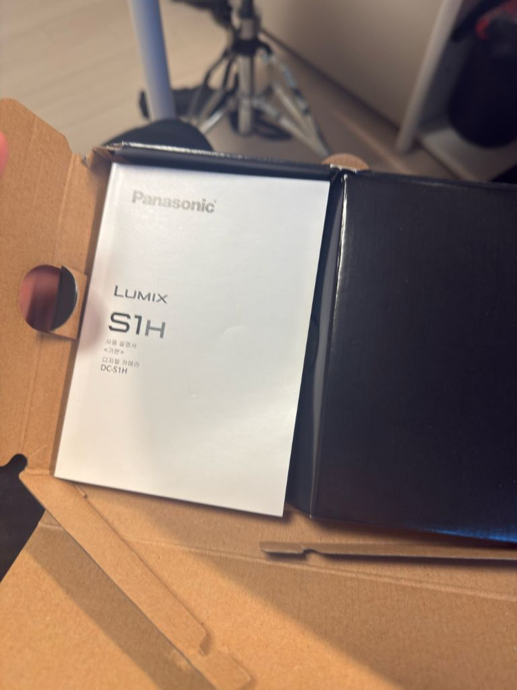 파나소닉 루믹스 S1H 미러리스 카메라 바디 시네마 카메라 풀박스 이미지