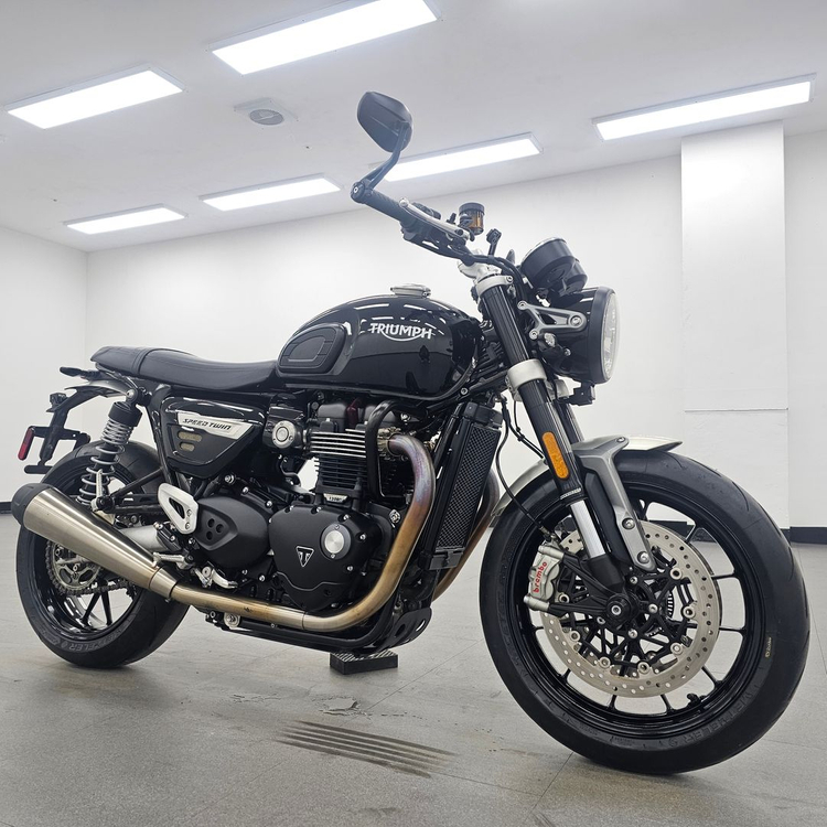 2022년식 트라이엄프 스피드 트윈 1200 3,200km 판매합니다. 이미지