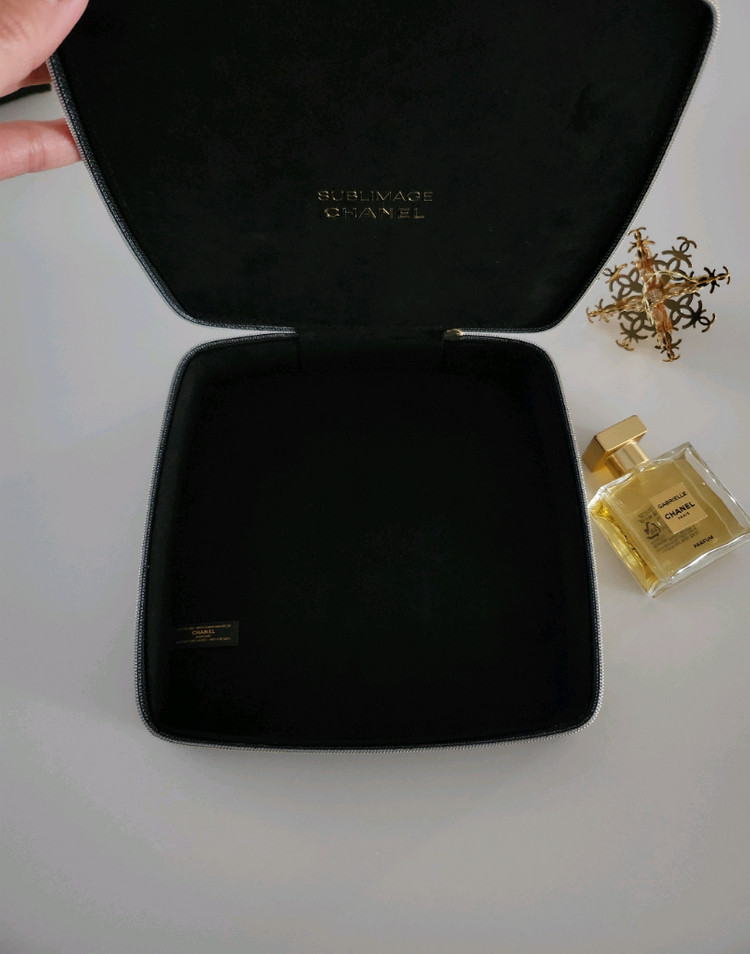 샤넬 뷰티 사각 파우치--2