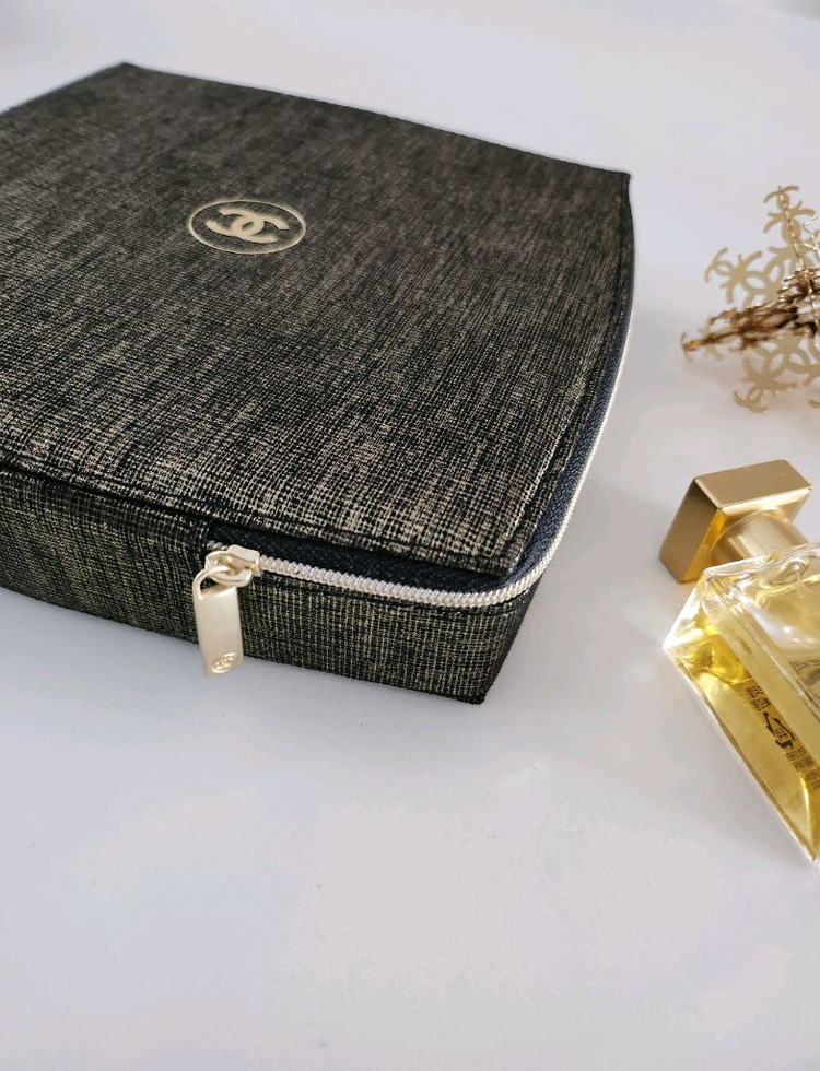 샤넬 뷰티 사각 파우치--4