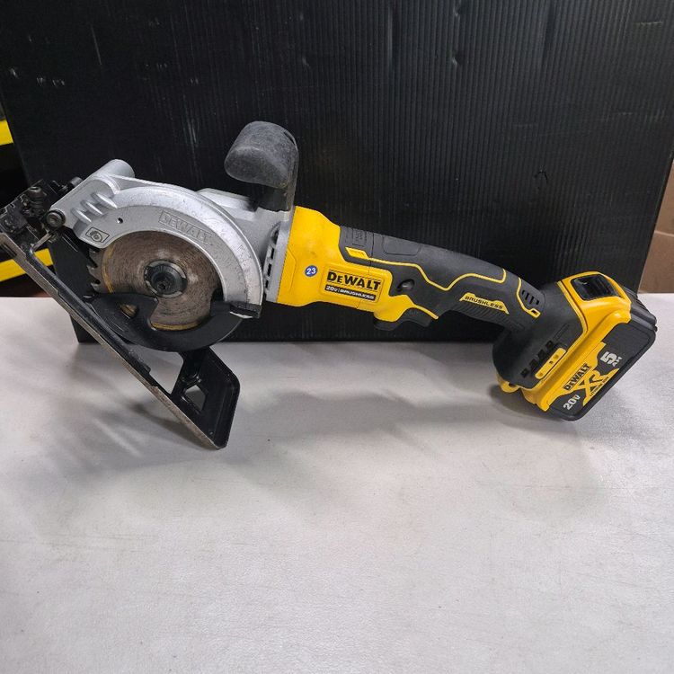 디월트 DCS571P1 4.5인치 충전원형톱 배터리포함 이미지