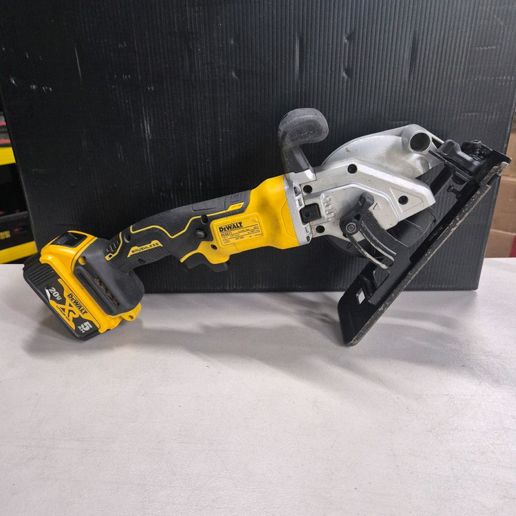 디월트 DCS571P1 4.5인치 충전원형톱 배터리포함 이미지