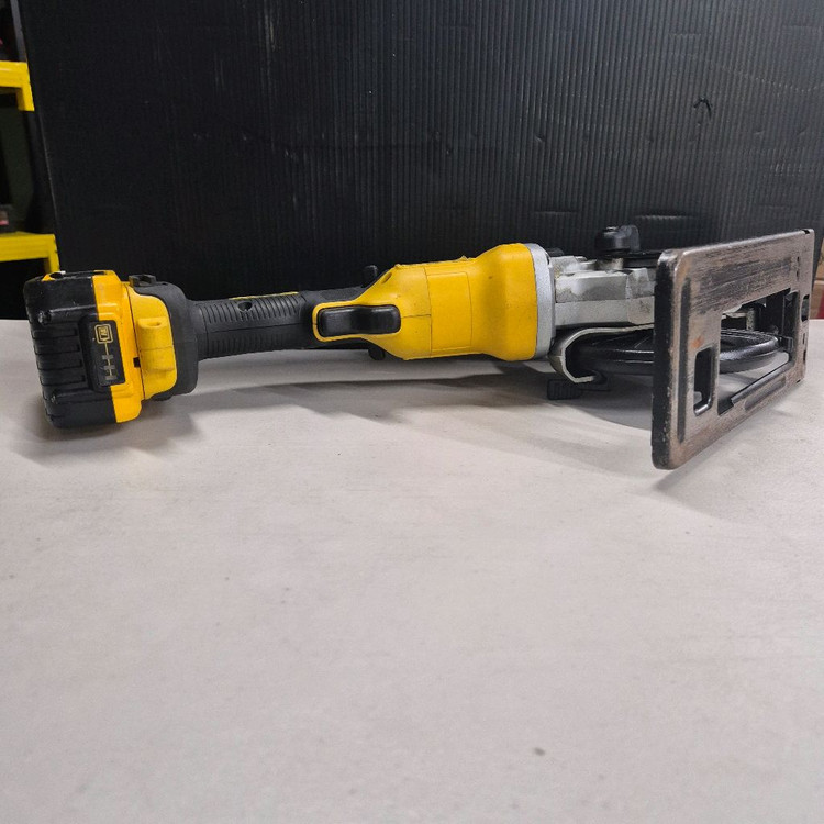 디월트 DCS571P1 4.5인치 충전원형톱 배터리포함 이미지