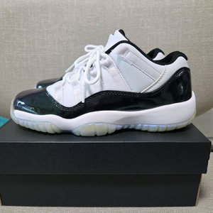조던 11 레트로 로우 이리디센트 230