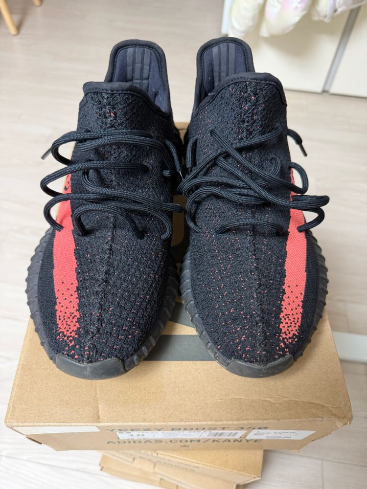 [285] 이지부스트350v2 코어 레드 블랙 2022/2023 이미지