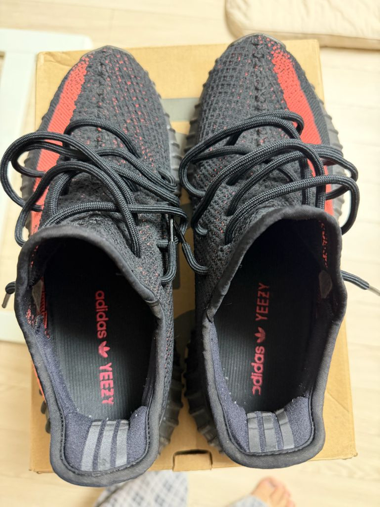 [285] 이지부스트350v2 코어 레드 블랙 2022/2023 이미지