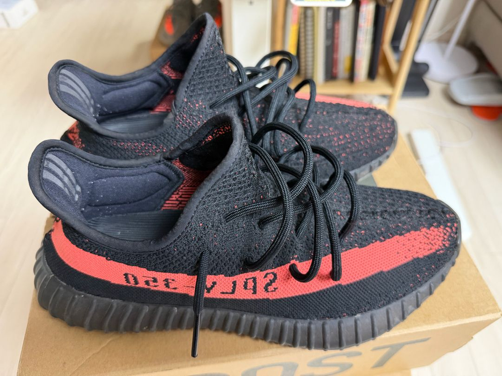 [285] 이지부스트350v2 코어 레드 블랙 2022/2023 이미지