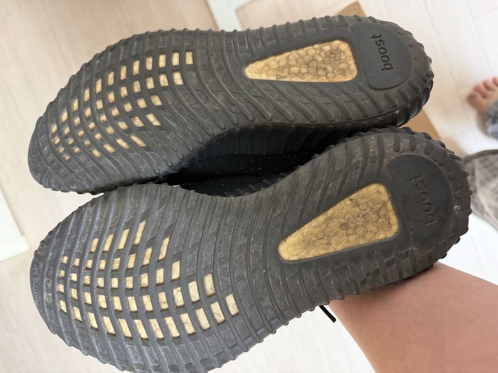 [285] 이지부스트350v2 코어 레드 블랙 2022/2023 이미지