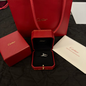 까르띠에 저스트 앵끌루 링 클래식 69호 화이트골드 이미지