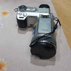 소니 디카 DSC-F717 이미지