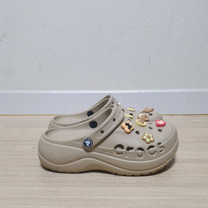 크록스 바야 플랫폼 클로그 230