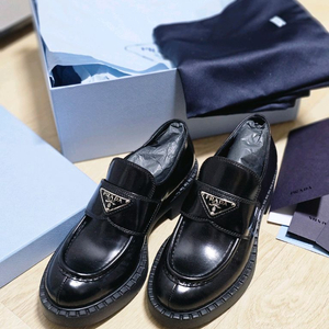 프라다 초콜릿 브러시드 로퍼 블랙 235