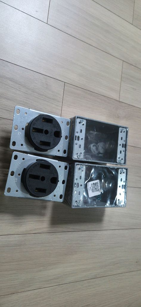 전기차 충전기용 NEMA 14-50R 네마 콘센트 새제품--1