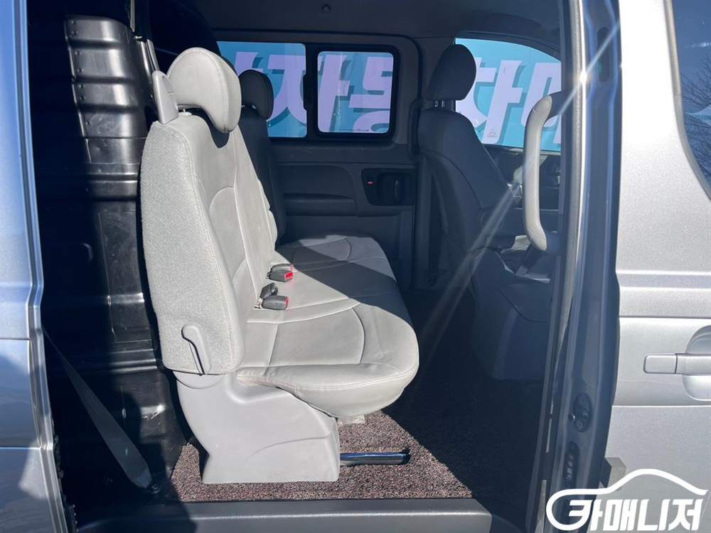 [현대]더 뉴 그랜드 스타렉스 2WD 밴 5인승 모던 (5인승) #2026년특가 이미지