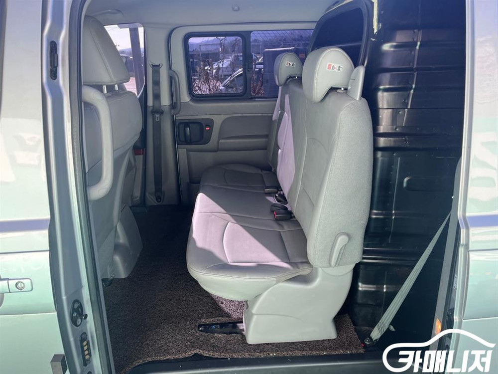 [현대]더 뉴 그랜드 스타렉스 2WD 밴 5인승 모던 (5인승) #2026년특가 이미지