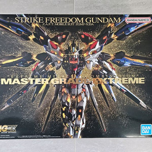 반다이 MGEX 스트라이크 프리덤 건담 팝니다