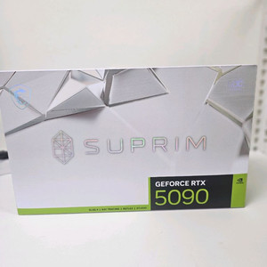 MSI RTX 5090 슈프림 팝니다.