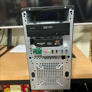 컴퓨터 빈 데스크탑 케이스