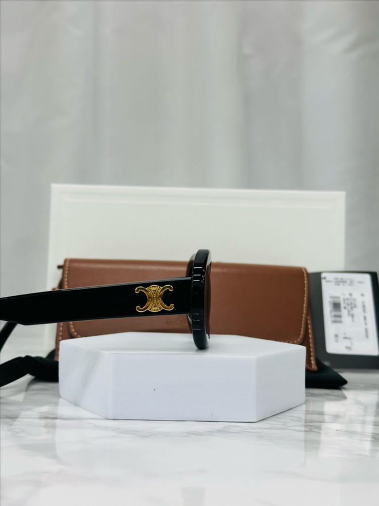 셀린느 트리옹프01 선글라스 이미지