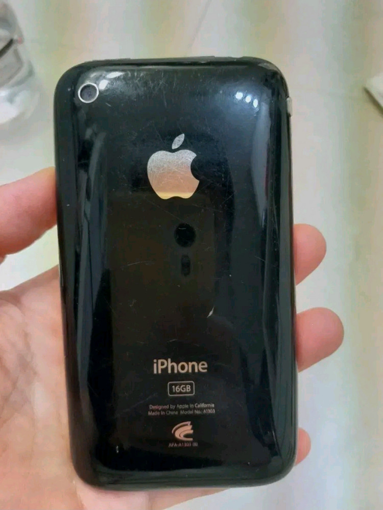 아이폰3GS 16GB--1