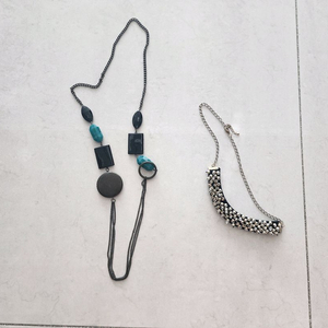 여성 목걸이ㅡ원피스에 어울리는스타일 2개팔아요