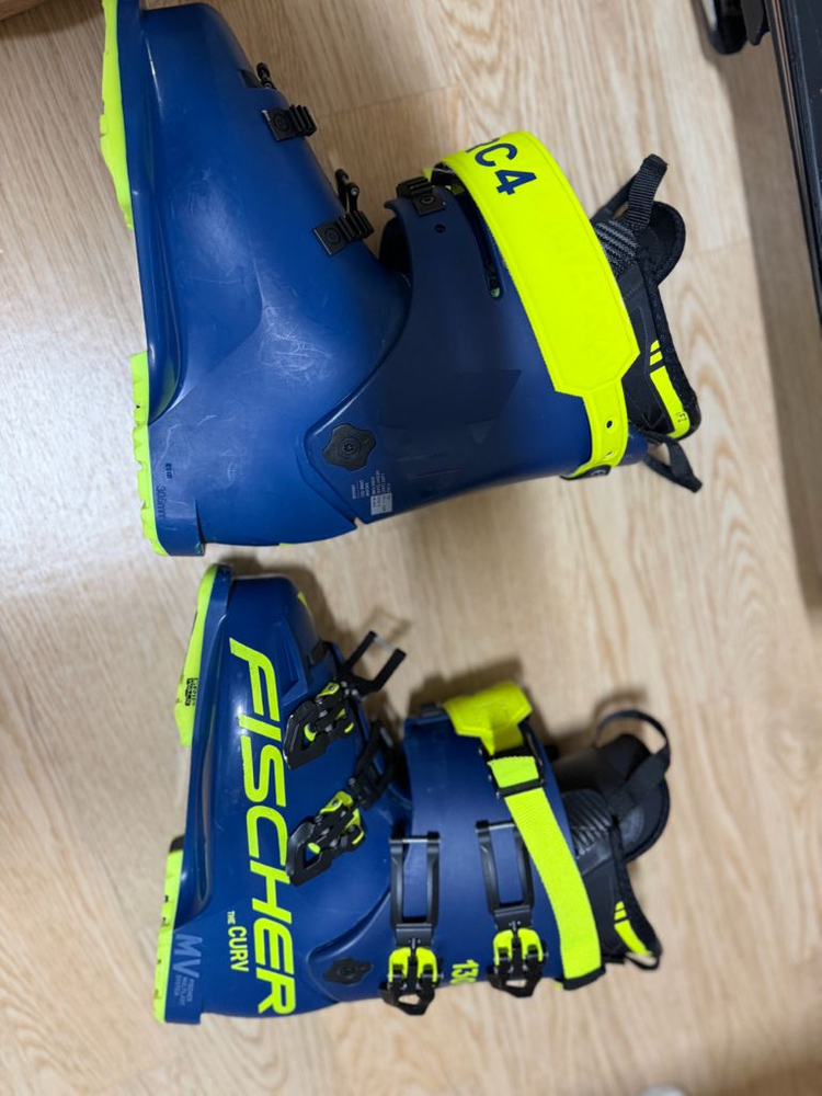 2223 피셔 스키부츠 이미지