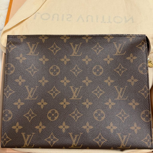 루이비통 모노그램 포쉐트 토일렛 26