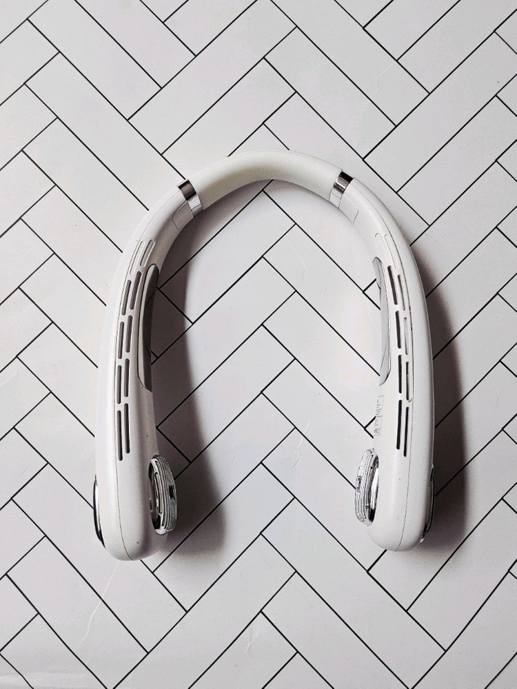 (거의새것)날개없는 넥밴드 선풍기 화이트 호주여행 필수템!--0