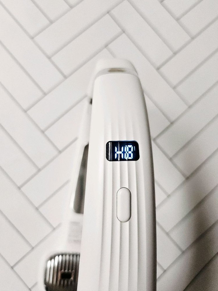 (거의새것)날개없는 넥밴드 선풍기 화이트 호주여행 필수템!--5