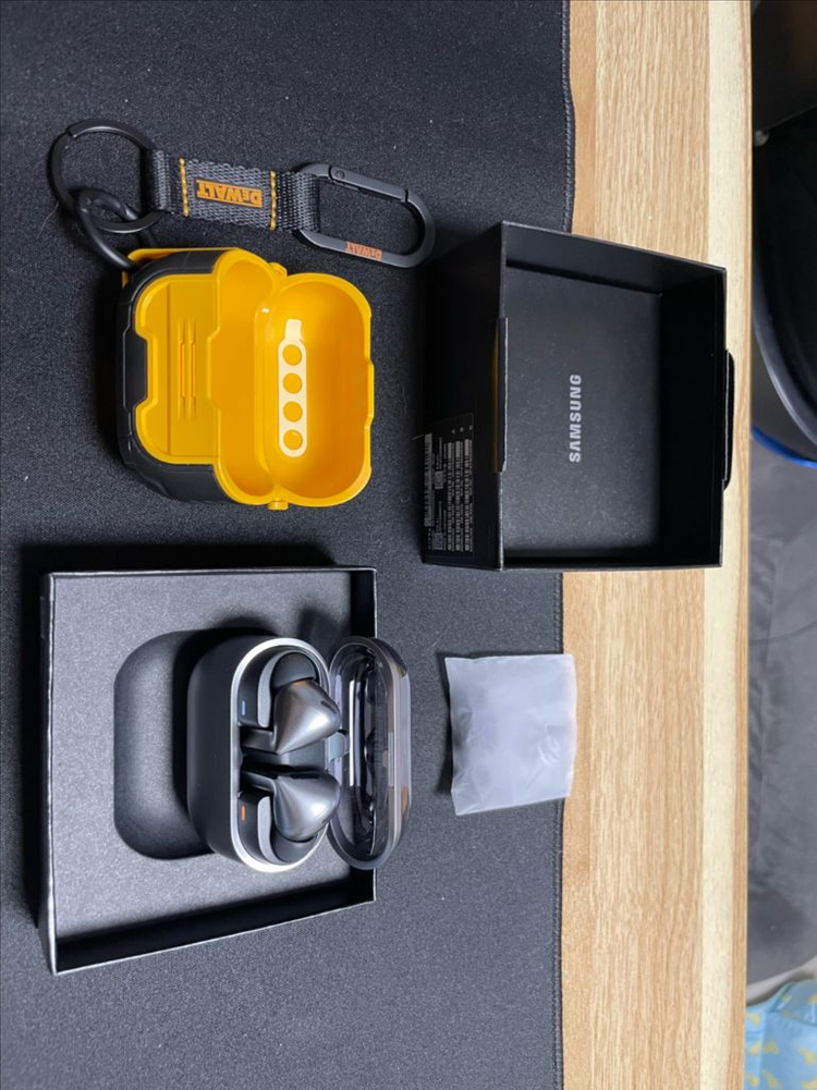 갤럭시 버즈3프로 이미지