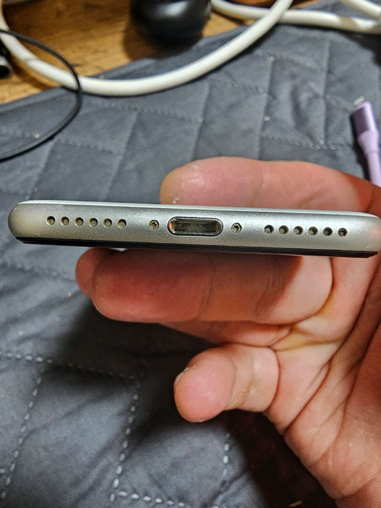 아이폰se2 256GB--3