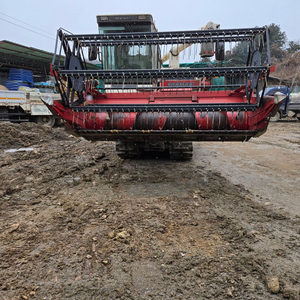 얀마 콩 콤바인 이미지