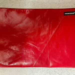 프라이탁 댄 클러치백 파우치 레드