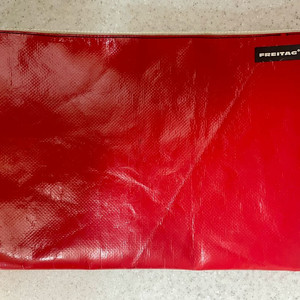 프라이탁 댄 클러치백 파우치 레드