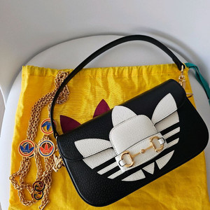 구찌 x 아디다스 1955 홀스빗 플랩백