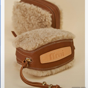 프루아 레소 퍼 클러치백