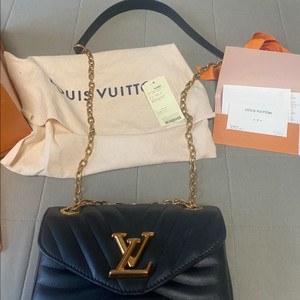 루이비통 뉴웨이브 체인백 PM(상태최상)풀구성
