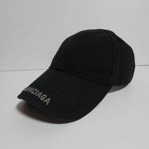 [L] 발렌시아가 블랙 챙로고 볼캡 모자 a821062