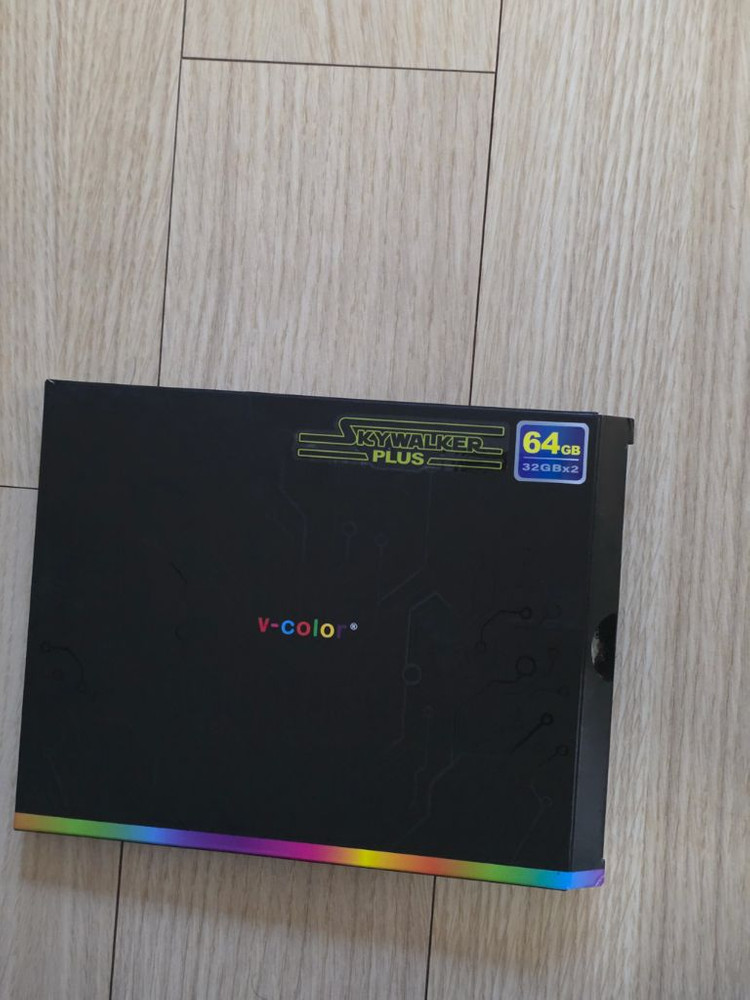 DDR4 램 v-color 64G 4400mhz (32G x 2) 팝니다 이미지