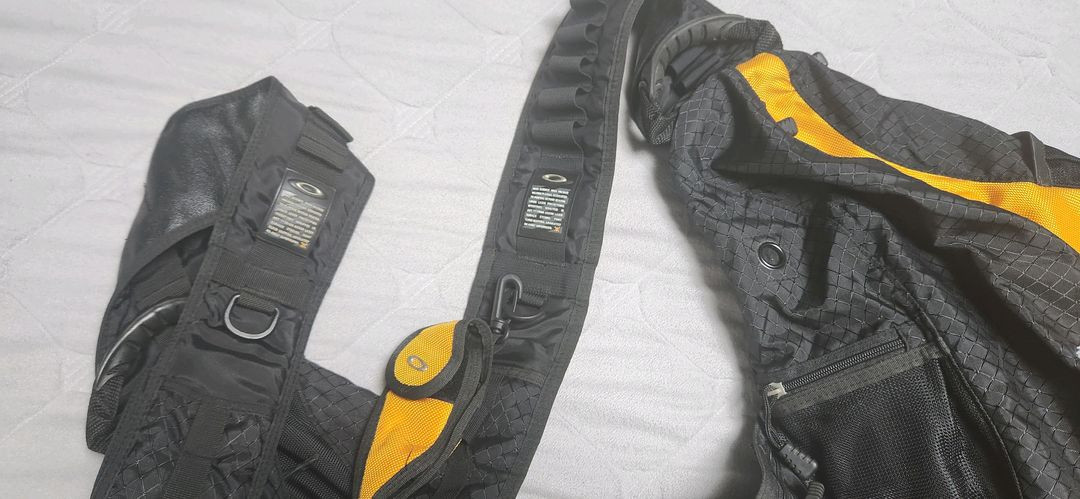 오클리 샌드백(크로스백)노랑 팝니다--1