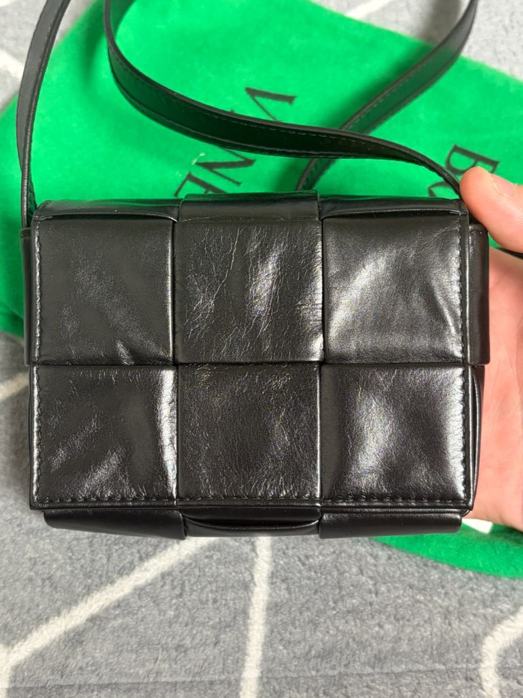 보테가베네타 미니 레더 카세트백 블랙 유광--1