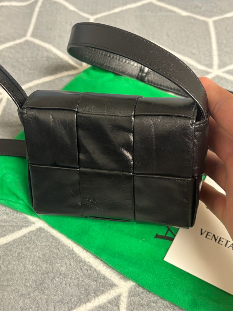 보테가베네타 미니 레더 카세트백 블랙 유광--2